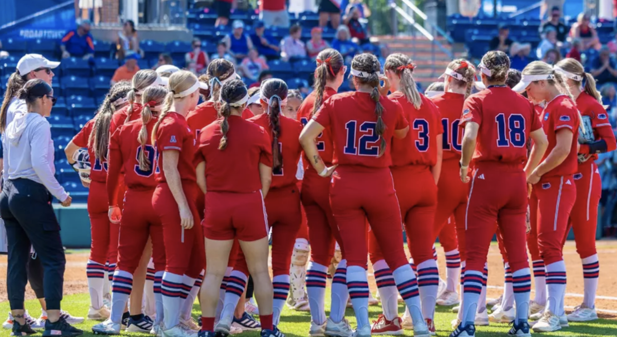 Florida Atlantic’s softball team at the NCAA Regional Championships against South Alabama